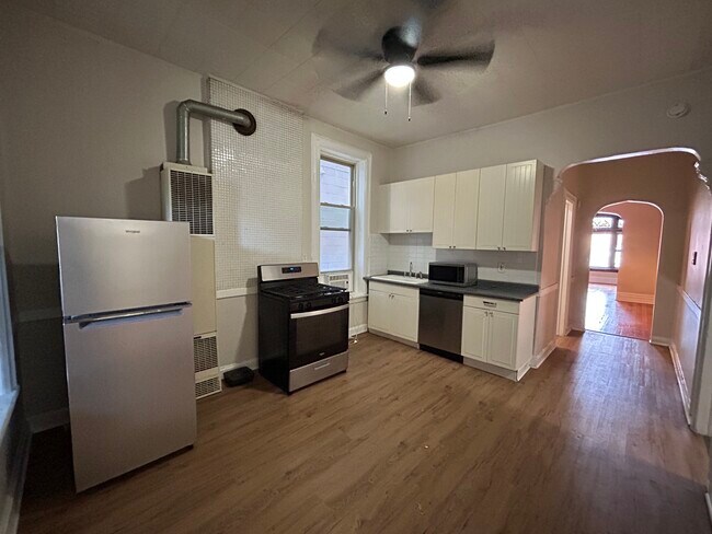 1013 N Winchester Ave, Unit 1 in Chicago, IL - Building Photo - Building Photo