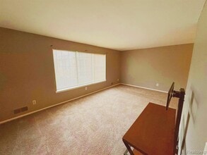 587 E Fox Hills Dr in Bloomfield Hills, MI - Building Photo - Building Photo