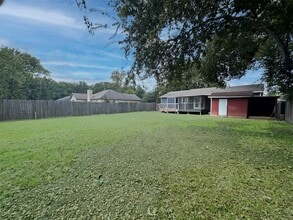 320 Holiday St in Tomball, TX - Building Photo - Building Photo