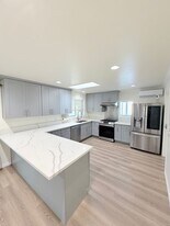 1143 Hackamore Rd in Vista, CA - Building Photo