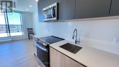 3100 Keele St in Toronto, ON - Building Photo - Building Photo