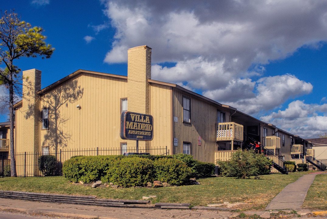 Villa Madrid in Houston, TX - Building Photo