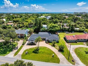 105 John Anderson Dr in Ormond Beach, FL - Foto de edificio - Building Photo