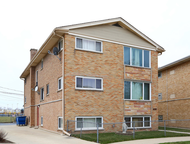 4734 Rose St in Schiller Park, IL - Building Photo - Building Photo