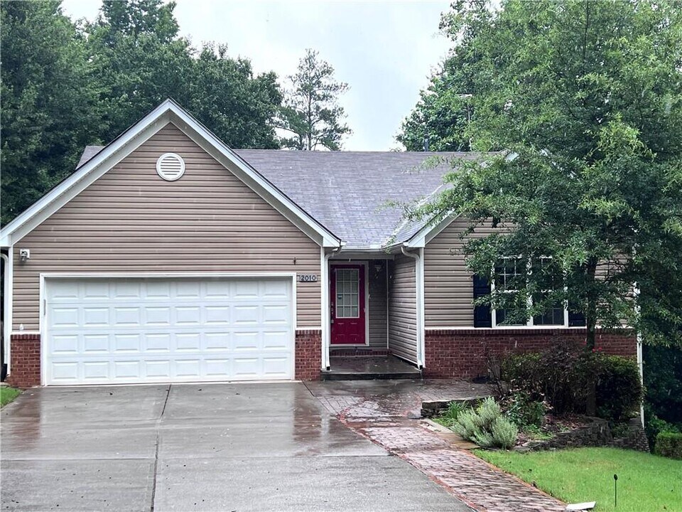 2010 Mina Ln Dr NE in Buford, GA - Building Photo