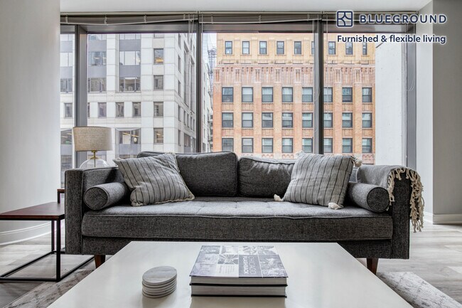 210 N Wells St in Chicago, IL - Building Photo - Building Photo