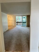 5650 Sumner Way, Unit 116 in Culver City, CA - Building Photo - Building Photo