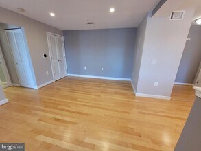 4151 S Four Mile Run Dr in Arlington, VA - Building Photo - Building Photo