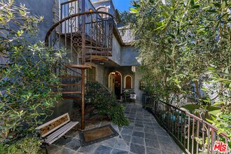 2851 Seabreeze Dr in Malibu, CA - Building Photo - Building Photo