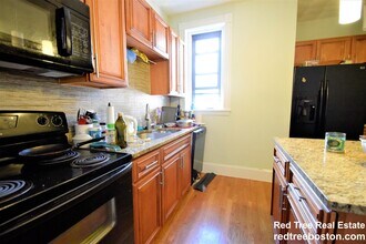 184 St Paul St in Brookline, MA - Foto de edificio - Building Photo