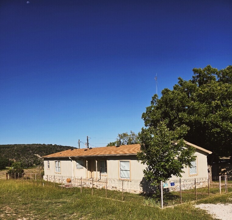 119 Hoot Owl Hollow in Ingram, TX - Building Photo