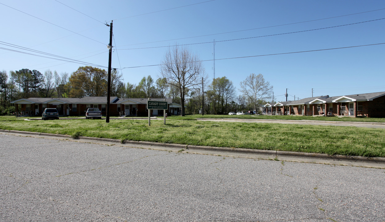 Canady Court in Selma, NC - Building Photo