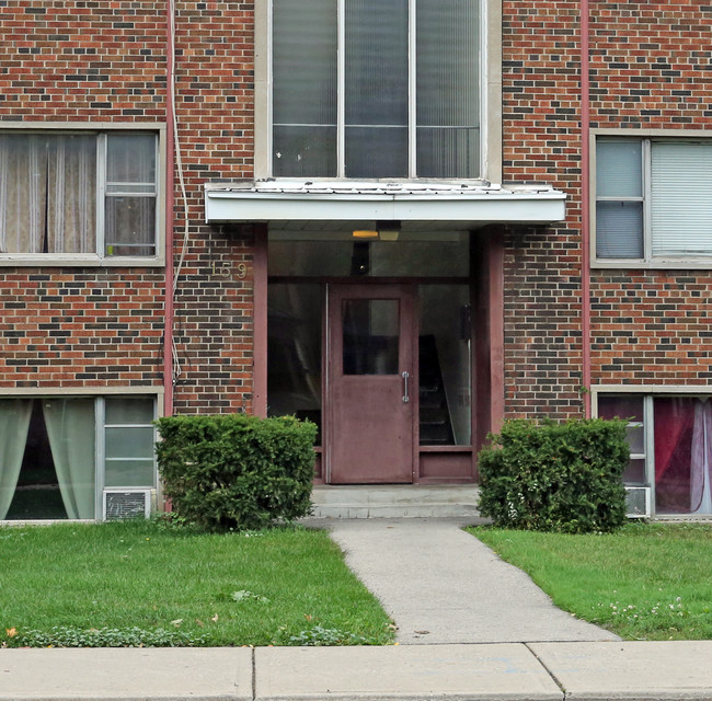 Claremount Court in Hamilton, ON - Building Photo - Building Photo