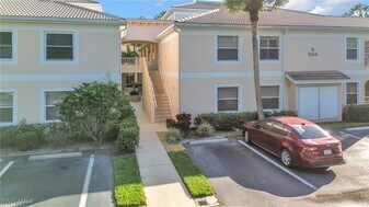 1044 Woodshire Ln in Naples, FL - Building Photo
