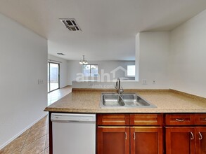 1005 E Desert Rose Trl in San Tan Valley, AZ - Foto de edificio - Building Photo