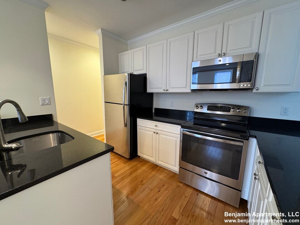 5 Chauncy St, Unit 5 in Cambridge, MA - Building Photo