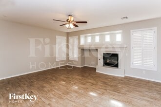 8645 Radiant Ruby Ave in Las Vegas, NV - Foto de edificio - Building Photo