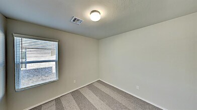 10505 NW 19th St in Yukon, OK - Building Photo - Building Photo