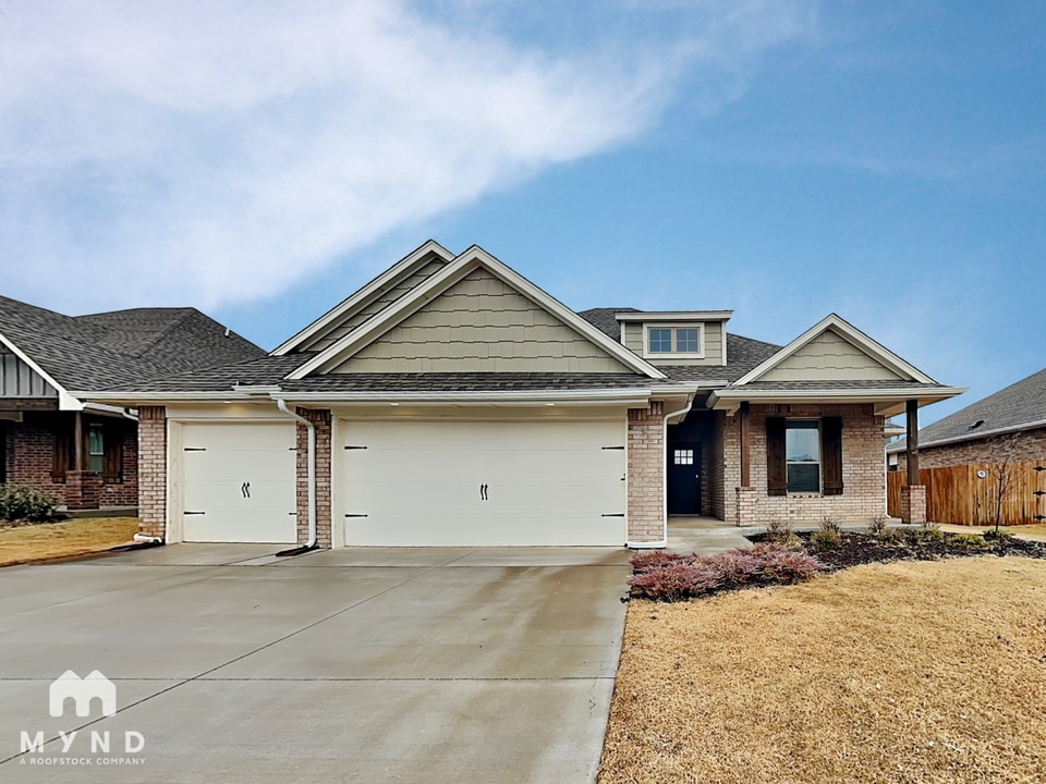 10825 NW 8th St in Yukon, OK - Building Photo