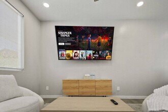 6612 W Paradise Ln in Glendale, AZ - Foto de edificio - Building Photo