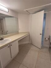 2880 N Oakland Forest Dr, Unit 107 in Oakland Park, FL - Building Photo - Building Photo
