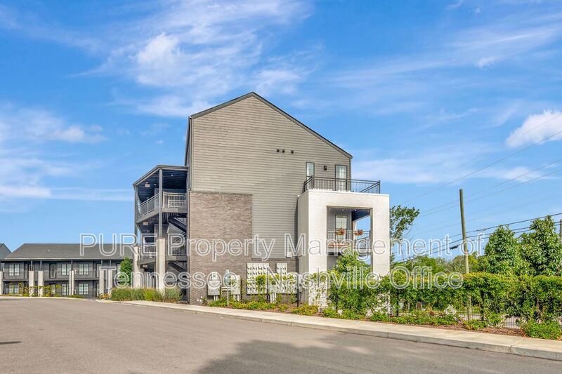 600 E Trinity Ln in Nashville, TN - Building Photo