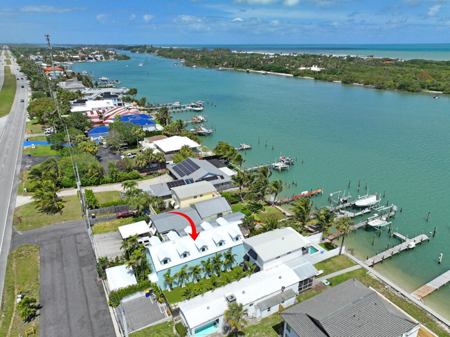 18229 SE Federal Hwy in Tequesta, FL - Foto de edificio - Building Photo