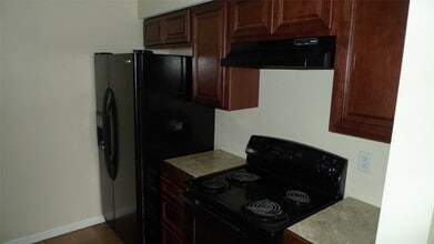 16111 Aspenglen Dr in Houston, TX - Building Photo - Building Photo