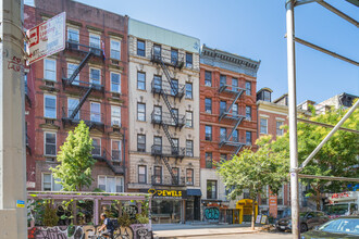 24 Saint Marks Pl in New York, NY - Building Photo - Primary Photo