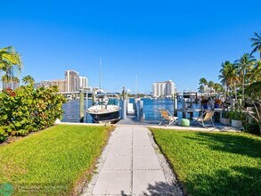 325 Poinciana Dr in Fort Lauderdale, FL - Building Photo - Building Photo