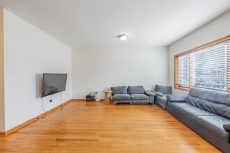 2549 S Hillock Ave in Chicago, IL - Building Photo - Building Photo