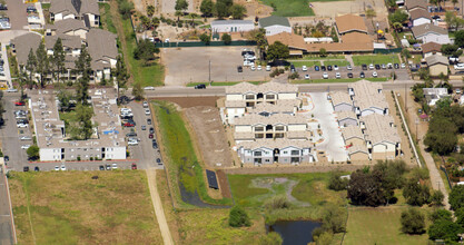 The Village Place Apartments in Ramona, CA - Foto de edificio - Primary Photo