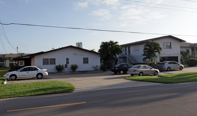 Geier Apartments in Cape Coral, FL - Building Photo - Building Photo