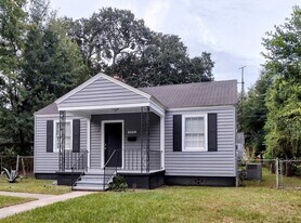 1931 New Mexico St in Savannah, GA - Building Photo