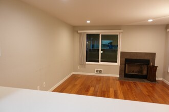 14616 NE 44th St in Bellevue, WA - Foto de edificio - Building Photo