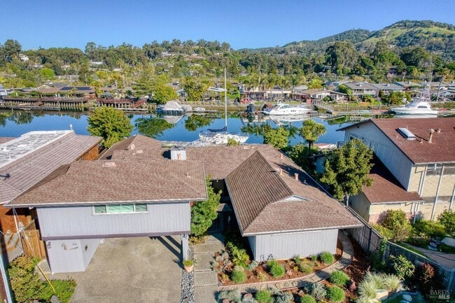property at 10 Capri Ct