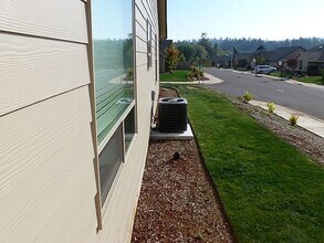 2507 Locksley Ave SE in Salem, OR - Building Photo - Building Photo