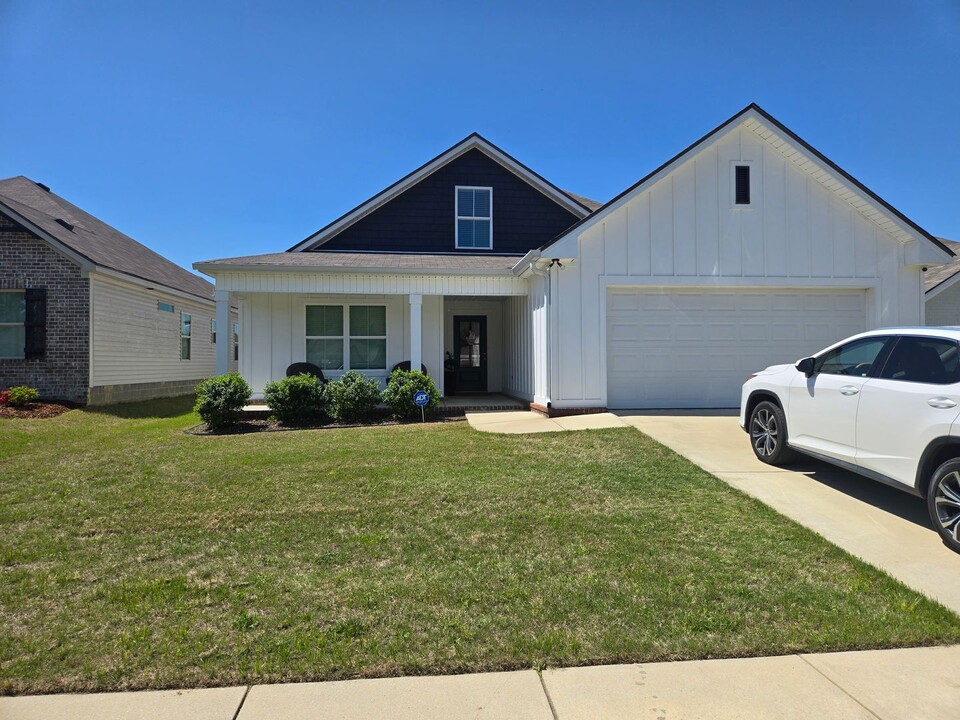 13059 Rolling Meadows Cir in Northport, AL - Building Photo