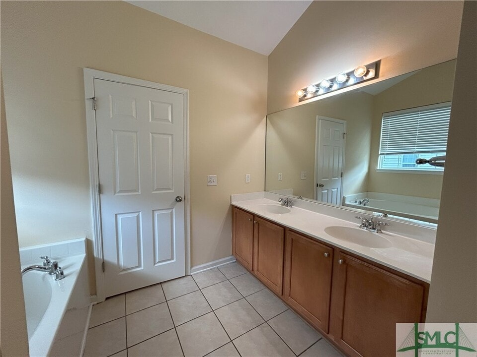 100 Cobblers Ct in Pooler, GA - Building Photo