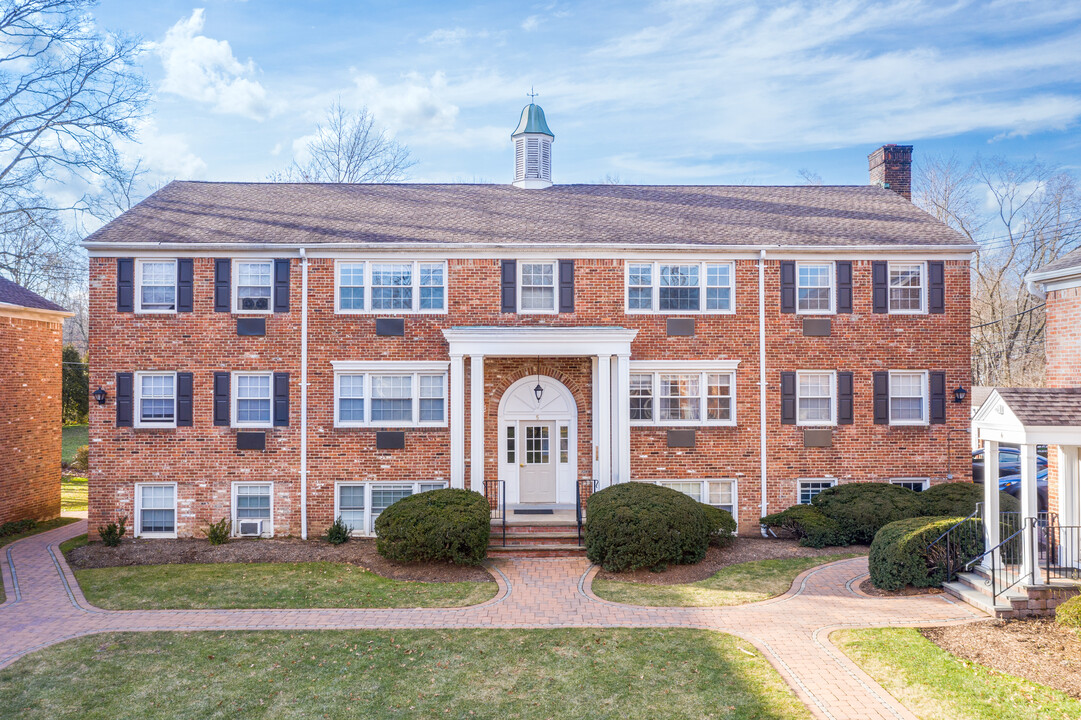 Jackson House Apartments in Chatham, NJ - Foto de edificio