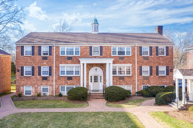 Jackson House Apartments in Chatham, NJ - Building Photo - Building Photo