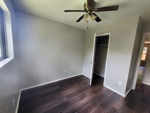 6916 Pondsdale Ln in Austin, TX - Foto de edificio - Building Photo