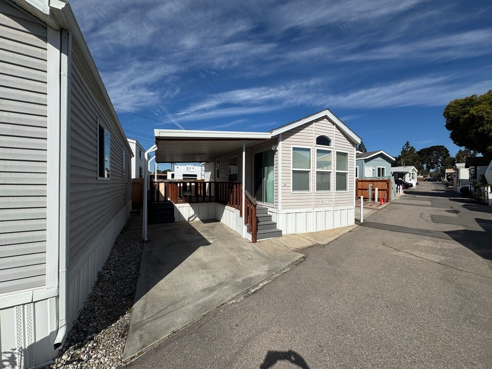 7495 Oakland Rd in La Mesa, CA - Foto de edificio