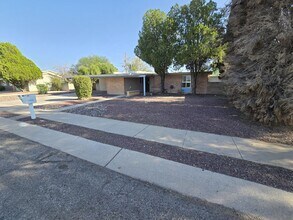 7932 E Rosewood St in Tucson, AZ - Building Photo - Building Photo