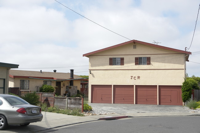 230-236 Flanders Ct in Hayward, CA - Building Photo - Building Photo