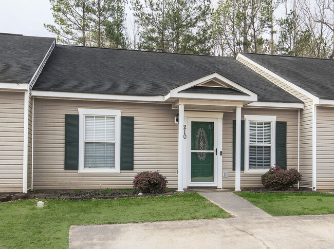 210 Karlie Ct, Unit 210 in Greenwood, SC - Foto de edificio - Building Photo