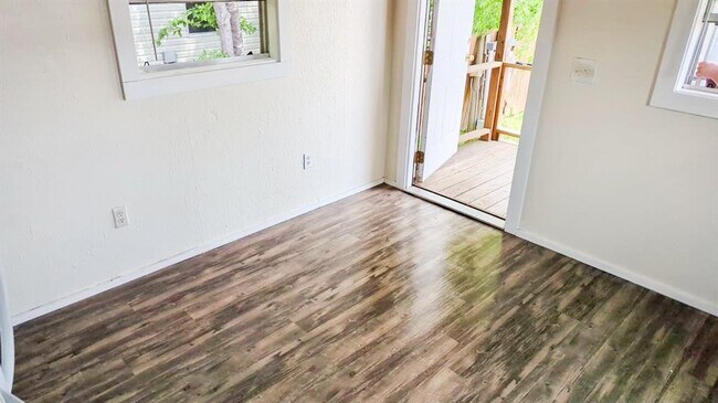 405 N Clegg St-Unit -405 in Trinity, TX - Building Photo - Building Photo