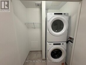 3250 Carding Mill Trail in Oakville, ON - Building Photo - Building Photo