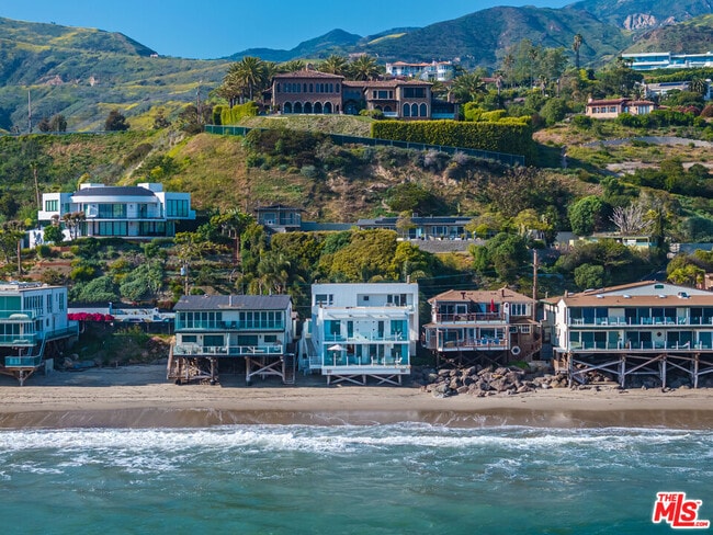 25212 Malibu Rd in Malibu, CA - Building Photo - Building Photo