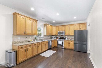 6 Kindling Way in Jackson Township, NJ - Building Photo - Building Photo